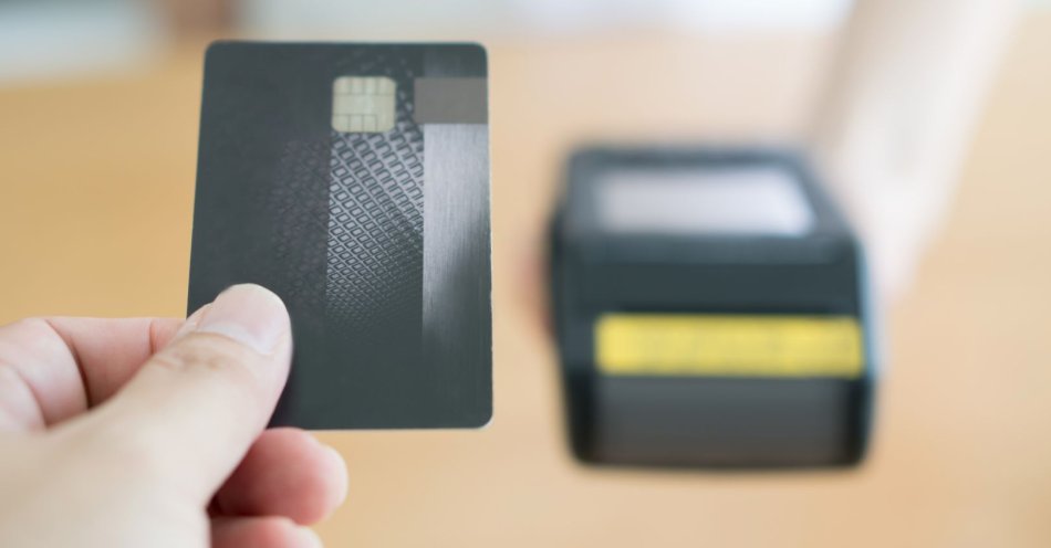 zdjęcie: Dwaj mężczyźni usłyszeli zarzuty kradzieży zegarka oraz kradzieży z włamaniem na konto bankowe / v8059678