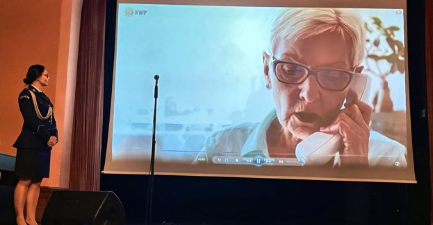 Policjanci na konferencji „Bezpieczeństwo Osób Starszych”