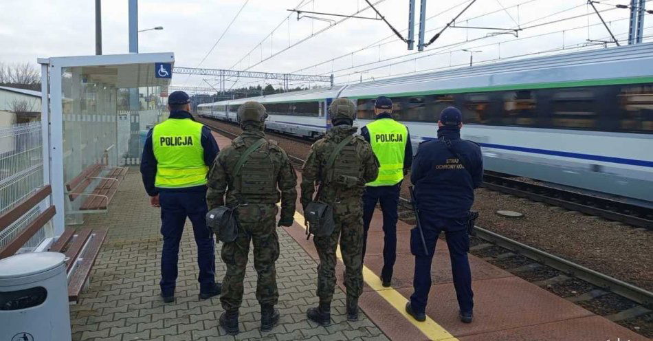 zdjęcie: Włoszczowa: policja wzmacnia ochronę terenów kolejowych / fot. KPP Włoszczowa