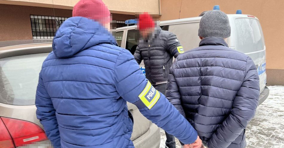 zdjęcie: Ukradł 10 czekolad i uderzył sprzedawczynię. Został tymczasowo aresztowany / fot. KPP Puławy