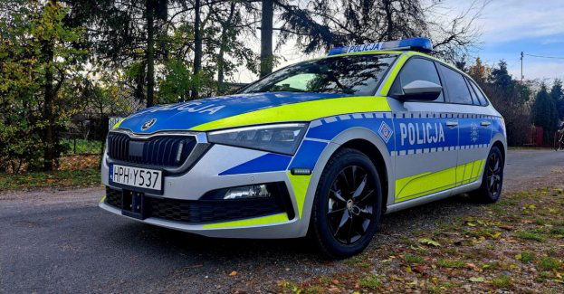Radiowóz w nowych barwach trafił do ciechanowskich policjantów