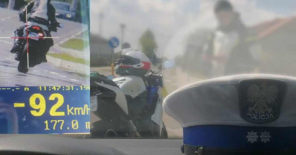 zdjęcie: Kierowca motocykla zatrzymany w Dozinach, przejeżdżał przez miejscowość z prędkością 92 km/h / fot. KPP w Mławie