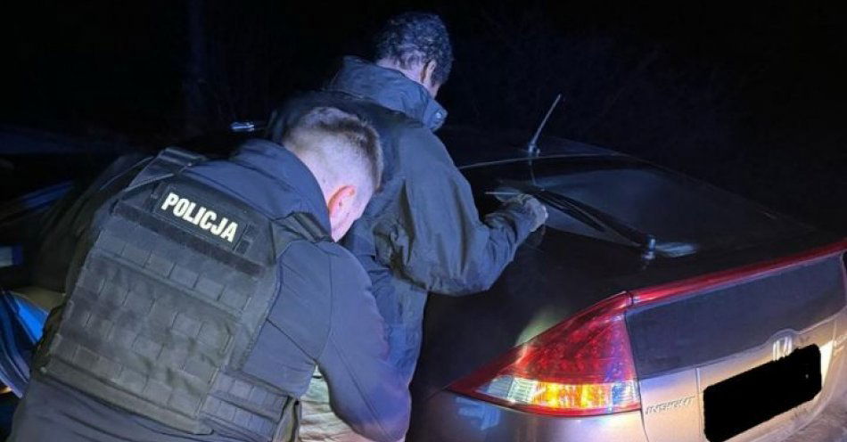 zdjęcie: Kurier przewożący imigrantów zatrzymany w Kleszczelach / fot. KPP Hajnówka