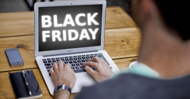 Czas promocji i wyprzedaży. Uwaga na cyberoszustów!