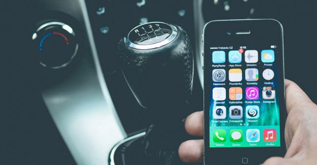 Poszukiwana złodziejka wpadła, bo rozmawiała przez telefon kierując autem