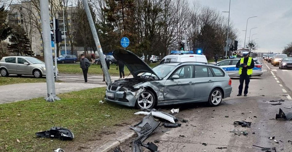 zdjęcie: Zderzenie dwóch osobówek na ulicy Wyszyńskiego / fot. KMP Zamość