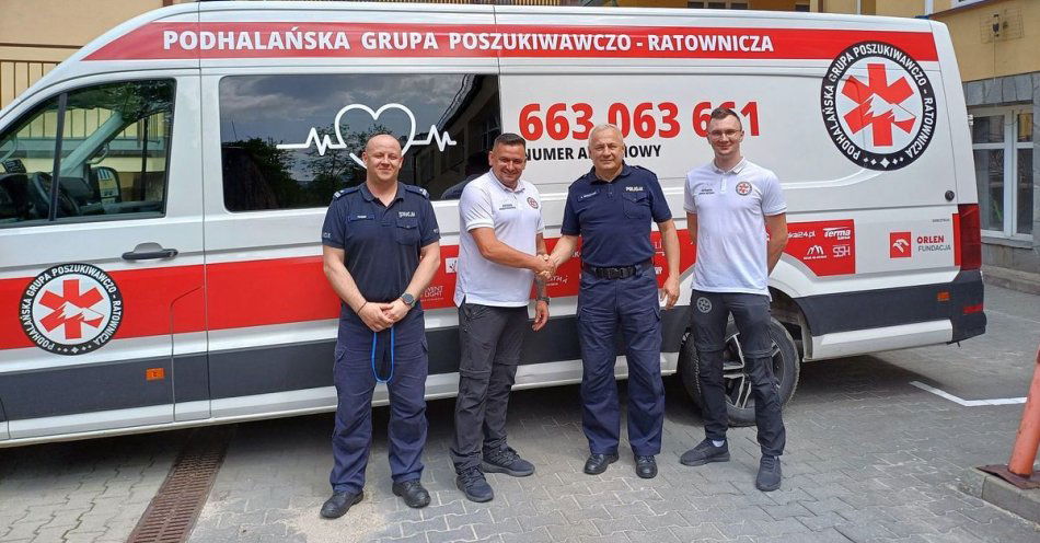 zdjęcie: Tatrzańska Policja i Podhalańska Grupa Poszukiwawczo - Ratownicza, przykładem wzorowej współpracy / fot. KMP w Zakopanem