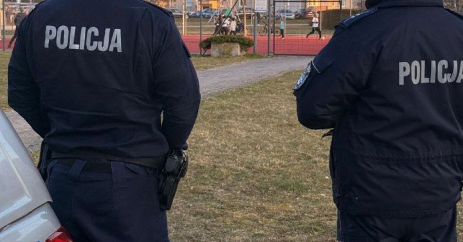 zdjęcie: Dzielnicowi z Kołobrzegu przeprowadzili akcję Bezpieczne osiedle / fot. KPP w Kołobrzegu