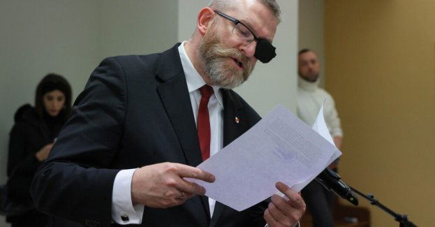 Rozpoczął się proces Grzegorza Brauna w sprawie m.in. zgaszenia świec chanukowych w Sejmie