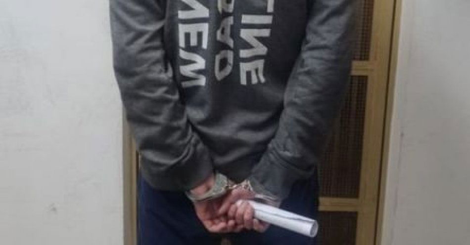 zdjęcie: Sprawcy pobicia w rękach kieleckich policjantów / fot. KMP Kielce