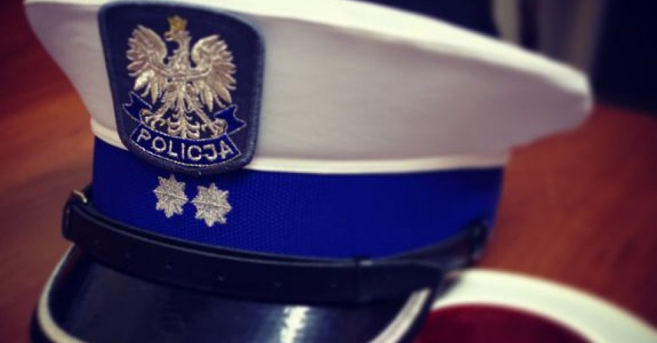 zdjęcie: Policjanci zatrzymali 23-letniego kierowcę pod wpływem narkotyków oraz bez wymaganych uprawnień / fot. KMP w Krakowie