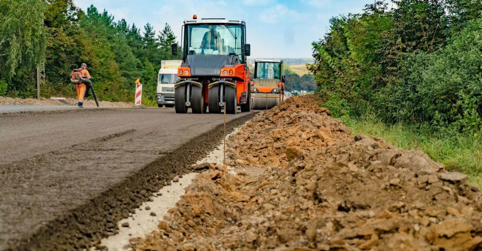 zdjęcie: 258 mln zł na remonty i budowę dróg lokalnych / v39636086
