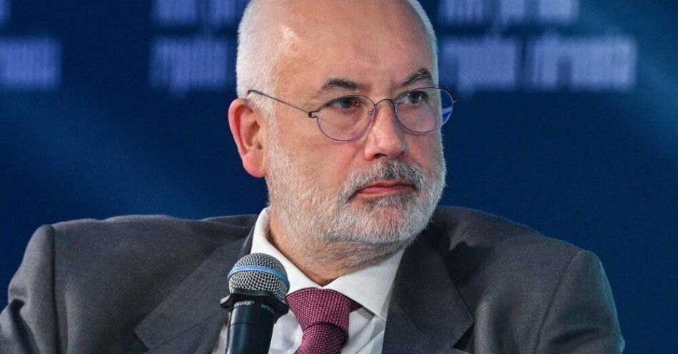 zdjęcie: Prof. Czauderna: potrzebujemy sieci szpitali, w tym gotowych do działania pod ziemią / Warszawa, 20.10.2025. Doradca prezydenta RP, kierownik Katedry i Kliniki Chirurgii i Urologii Dzieci i Młodzieży Gdańskiego Uniwersytetu Medycznego prof. Piotr Czauderna podczas sesji inauguracyjnej 