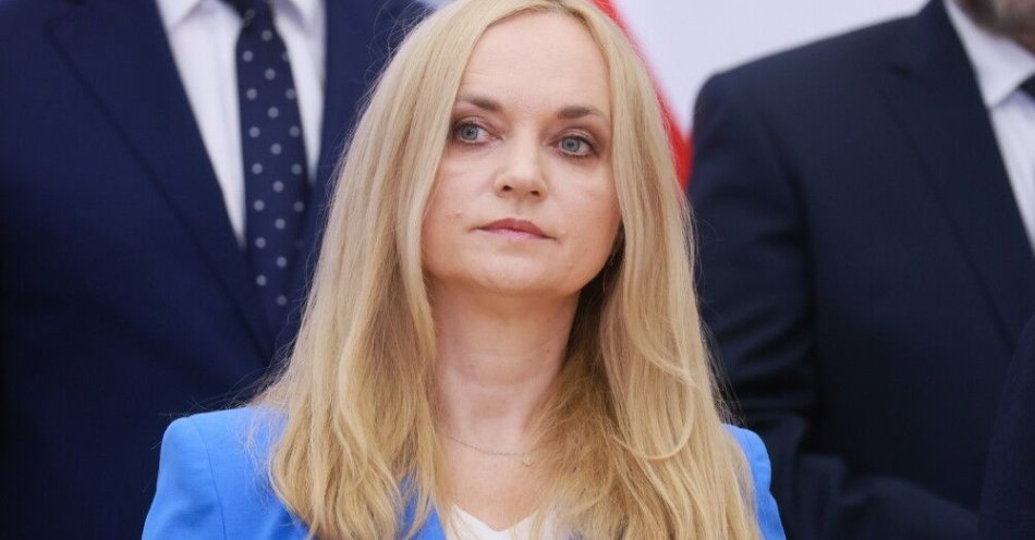 zdjęcie: Ministra zdrowia: nowa nazwa gdańskiej uczelni jest niefortunna / Warszawa, 23.07.2025. Nowa minister zdrowia Jolanta Sobierańska-Grenda podczas konferencji prasowej premiera Donalda Tuska w KPRM w Warszawie, 23 bm. Szef rządu przedstawił szczegóły rekonstrukcji swojego gabinetu. (mr) PAP/Leszek Szymański