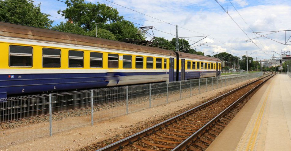 zdjęcie: Młoda kobieta zginęła na torach w Białym Dunajcu; wstrzymany ruch pociągów do Zakopanego / v42683896