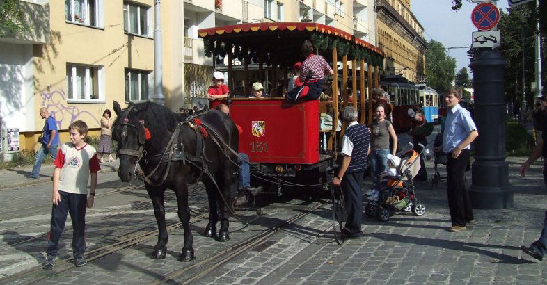 zdjęcie: Zmiany w rozkładach jazdy od 29 sierpnia - informacja zbiorcza / fot. By Maciek Krol from Wrocław, Poland - Tramwaj konny, CC BY 2.0, https://commons.wikimedia.org/w/index.php?curid=6001490