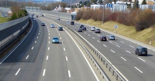 Rowerzysta jechał drogą ekspresową – zareagowali kierowcy