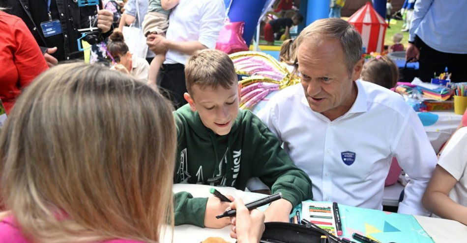 zdjęcie: Dzień Dziecka - obchody w kancelarii premiera i życzenia od pary prezydenckiej / fot. PAP