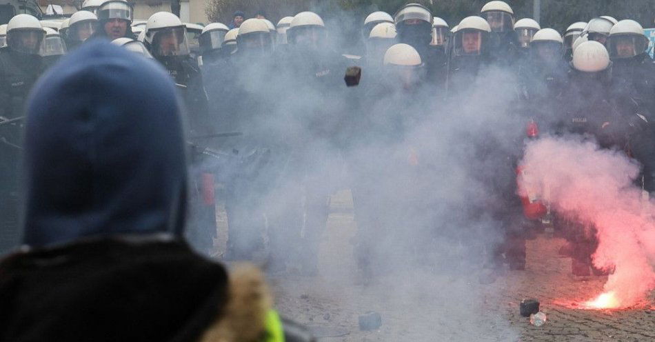 zdjęcie: Zarzuty usłyszał ostatni z zatrzymanych podczas zamieszek, do których doszło w środę w Warszawie / fot. PAP