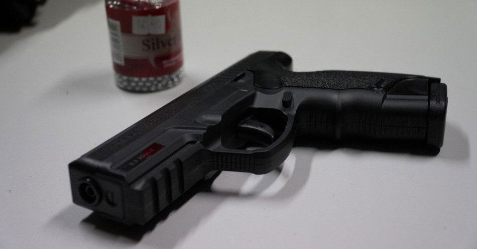 zdjęcie: Mieszkaniec zatrzymany po groźbach z przedmiotem przypominającym broń / fot. KPP w Nowym Dworze Gdańskim