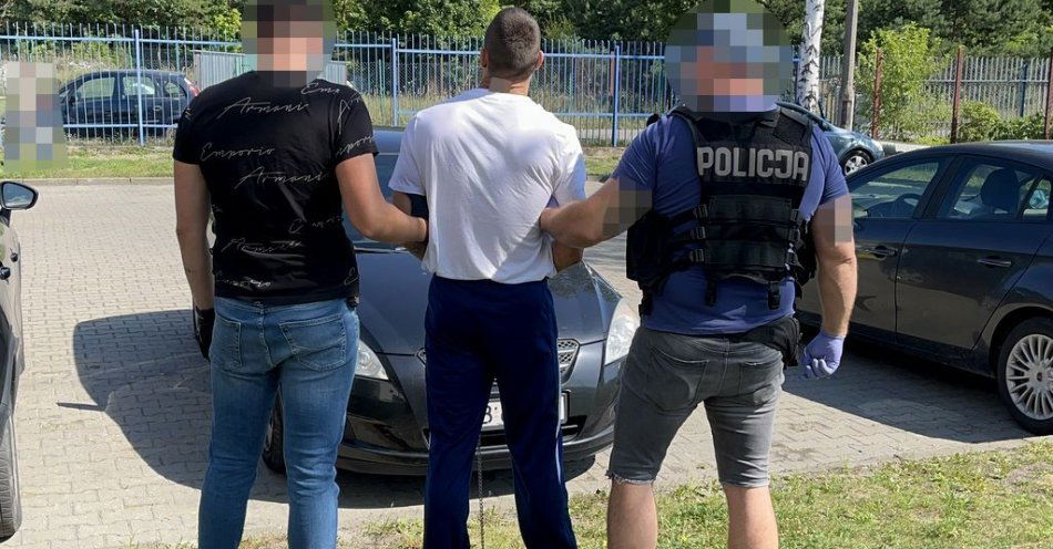 zdjęcie: Sprawcy kradzieży rozbójniczej w rękach bydgoskich policjantów / fot. KWP w Bydgoszczy