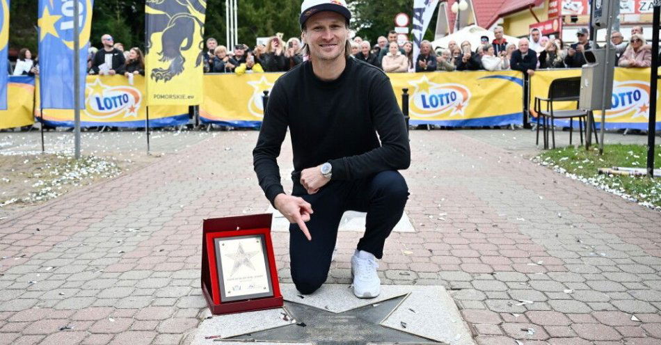 zdjęcie: Kolejni sportowcy upamiętnieni w Alei Gwiazd Sportu we Władysławowie / fot. PAP