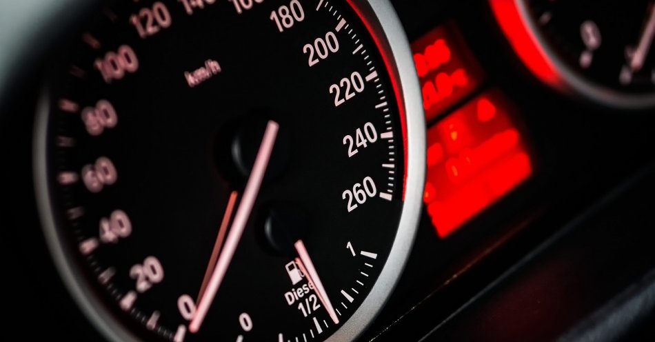 zdjęcie: Zagapił się i jechał z prędkością 104 km/h przez Nidzicę / pixabay/1249610