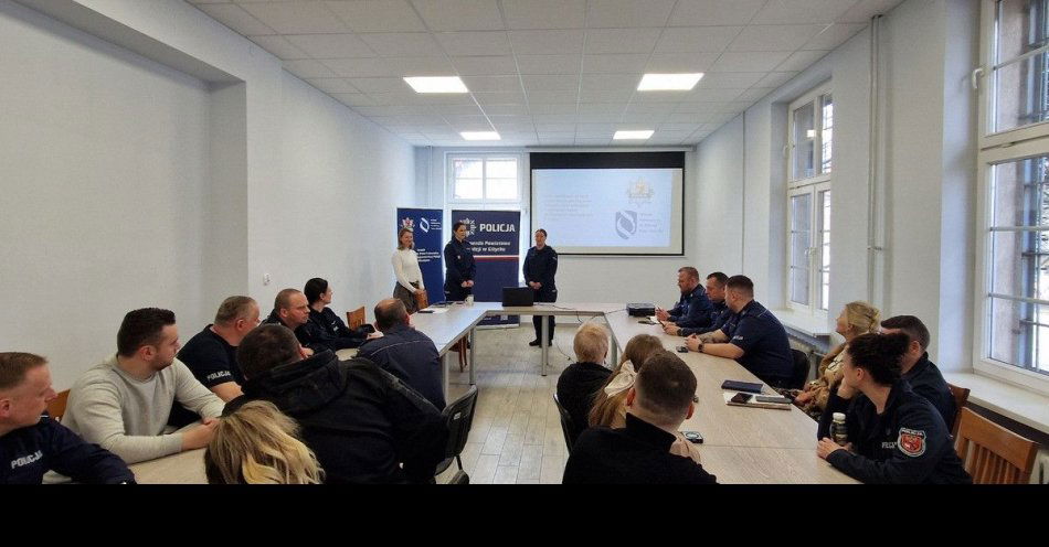 zdjęcie: Giżyccy policjanci szkolili się z etyki i równego traktowania / fot. KPP w Giżycku szkolenie z etyki i równego traktowania