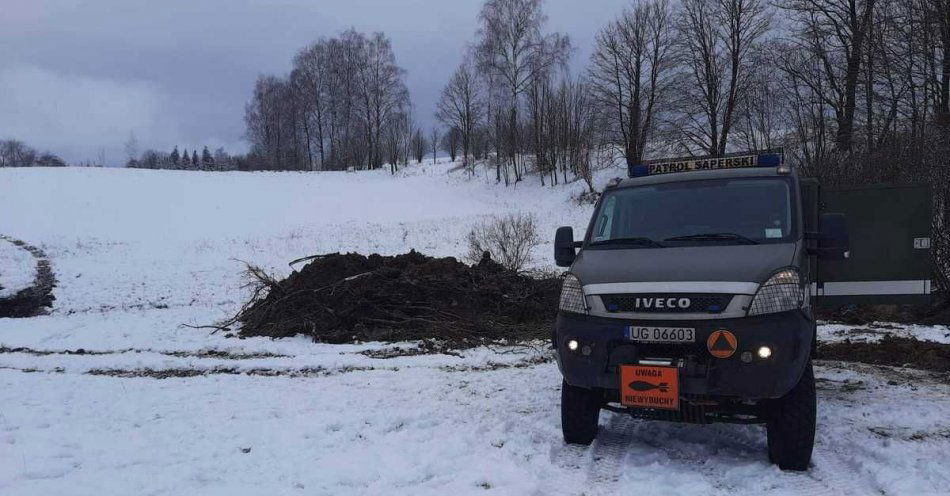 zdjęcie: Policjanci zabezpieczyli miejsce znalezienia niewybuchów / fot. KPP w Gołdapi