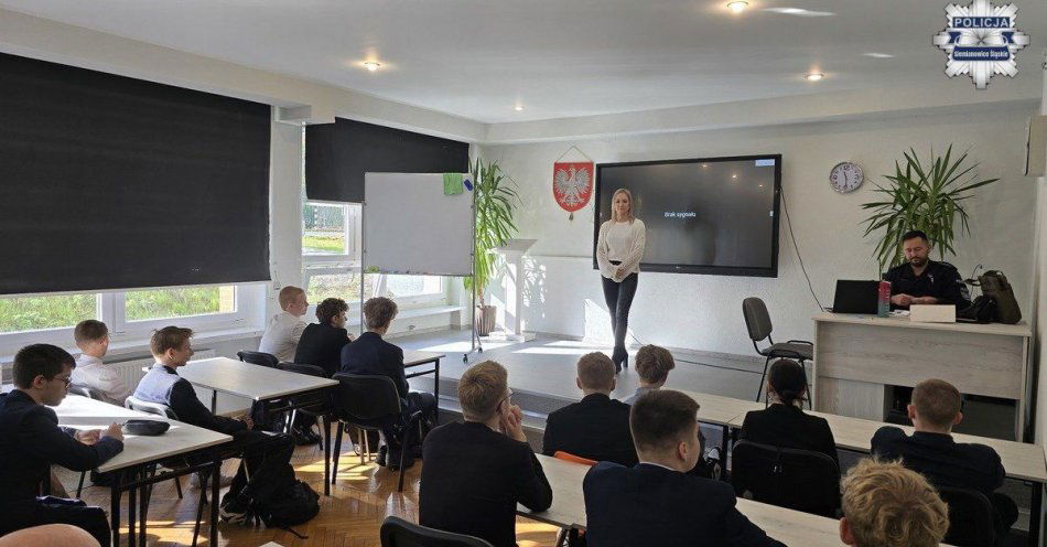 zdjęcie: Uczniowie rozmawiali o przeciwdziałaniu przemocy i hejtu / fot. KMP w Siemianowicach Śląskich