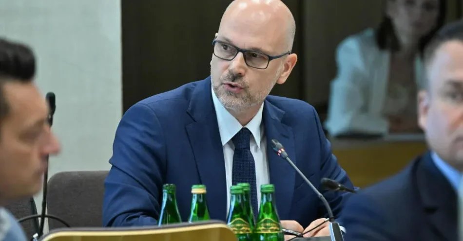 zdjęcie: Sejmowa komisja pozytywnie zaopiniowała kandydaturę Macieja Berka na sędziego TK / Warszawa, 03.09.2026. Maciej Berek na posiedzeniu Komisji Sprawiedliwości i Praw Człowieka w Sejmie, 3 bm. Komisja ma zaopiniować dwie kandydatury zgłoszone na nowego sędziego Trybunału Konstytucyjnego: Macieja Berka oraz Artura Kotowskiego. (doro) PAP/Piotr Nowak