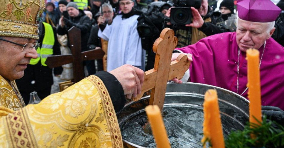 zdjęcie: Kościoły wschodnie obchodzą święto Chrztu Pańskiego / fot. PAP