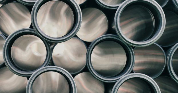 Wyciął miedziane rury w wynajmowanym mieszkaniu; był poszukiwany za inne przestępstwa