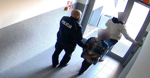 Trzy osoby zatrzymane w związku z atakiem na policjantów, agresywny mężczyzna trafił na 3 miesiące do aresztu