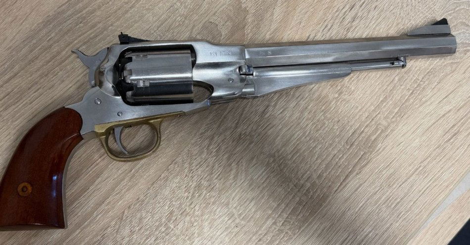 zdjęcie: Mężczyzna zatrzymany za zniszczenie elewacji posterunku policji / fot. KPP w Białogardzie