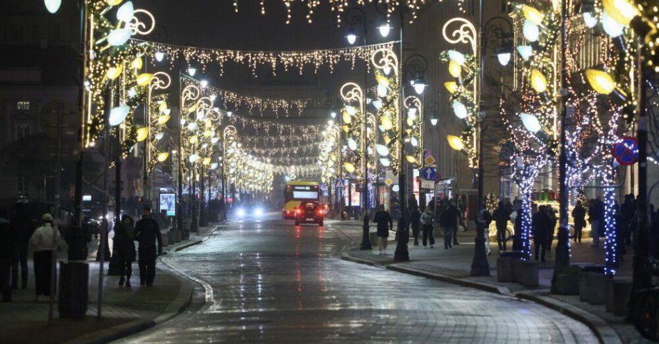 zdjęcie: Ostatni weekend z iluminacją świąteczną w Warszawie / fot. PAP