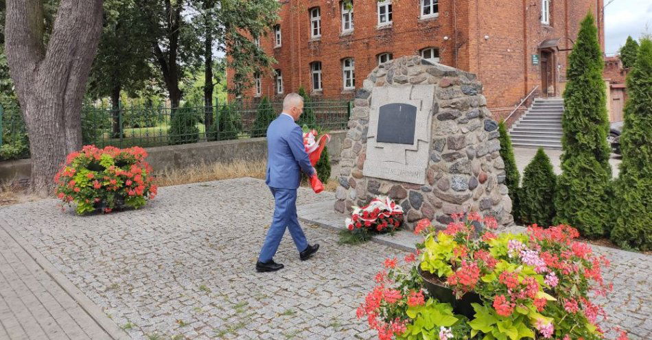 zdjęcie: Spotkanie edukacyjne pn. Przeciwdziałanie przestępczości  motywowanej nienawiścią i edukacja retrospektywna na przykładzie zbrodni nazistowskich pope / fot. KPP w Iławie