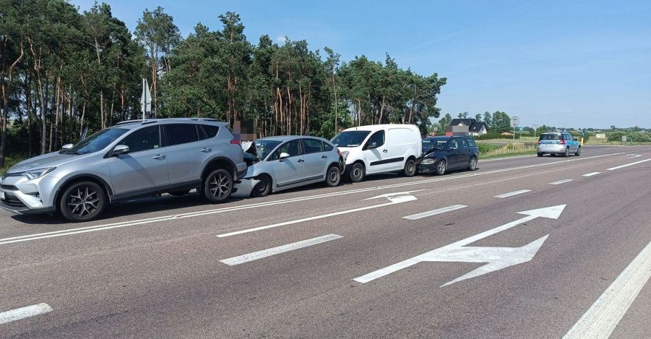 zdjęcie: Chełmscy dzielnicowi wracając z zawodów pomogli poszkodowanym w wypadku / fot. KMP Chełm