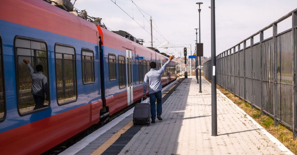 zdjęcie: PKP Intercity uruchomiły szybki pociąg Białystok-Warszawa, docelowo planuje 8 takich połączeń / v43297802