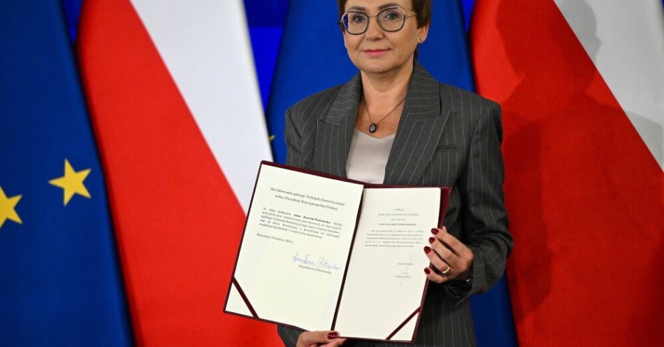 zdjęcie: Korwin-Piotrowska: prawdopodobnie złożymy pozew do sądu pracy o dopuszczenie nas do wykonywania pracy / Warszawa, 09.04.2026. Wybrana przez Sejm na stanowisko sędziego Trybunału Konstytucyjnego Anna Korwin-Piotrowska podczas ślubowania sędziów TK w Sejmie, 9 bm. Dotychczas prezydent Karol Nawrocki przyjął przysięgi od dwojga spośród sześciu sędziów Trybunału Konstytucyjnego wybranych 13 marca br. przez Sejm - od Dariusza Szostka i Magdaleny Bentkowskiej. Czworo sędziów nie zostało zaproszonych do Pałacu Prezydenckiego ws. złożenia ślubowania. (sko) PAP/Radek Pietruszka