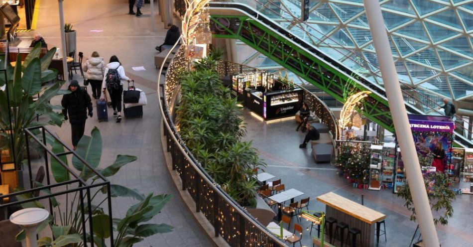 zdjęcie: W I półroczu mniej klientów w galeriach i centrach handlowych / fot. PAP