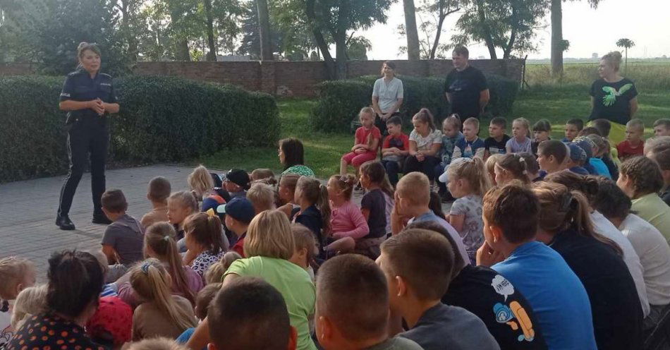 zdjęcie: Policjantka w szkole / fot. KPP Inowrocław