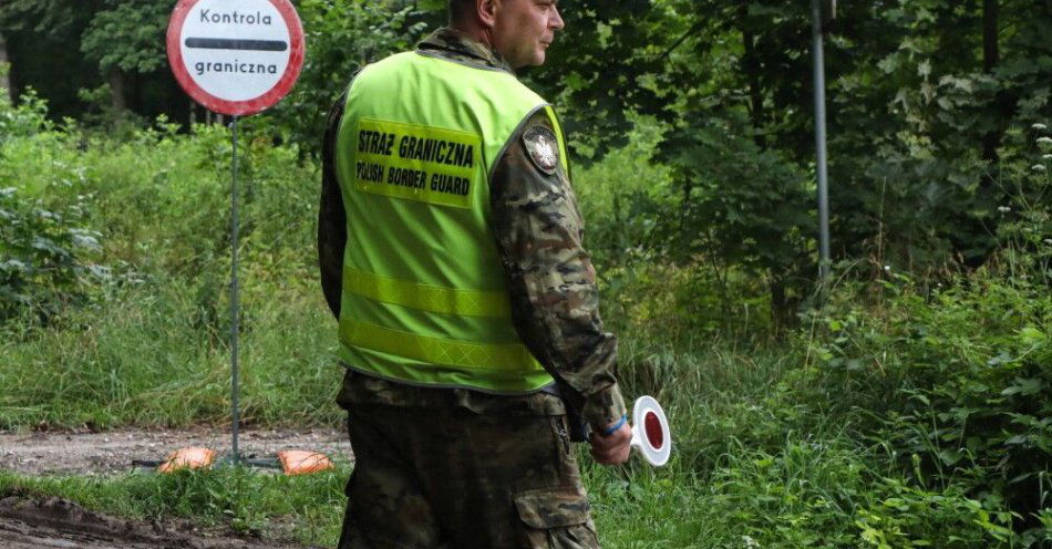 zdjęcie: Od 7 lipca skontrolowano na granicy z Litwą 350 tys. osób, 121 osobom odmówiono wjazdu / fot. PAP