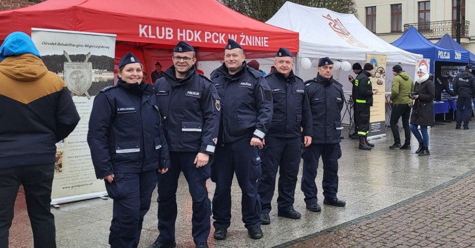 zdjęcie: Mikołajkowe spotkanie z mundurem przyciągnęło 61 krwiodawców / fot. KPP w Żninie