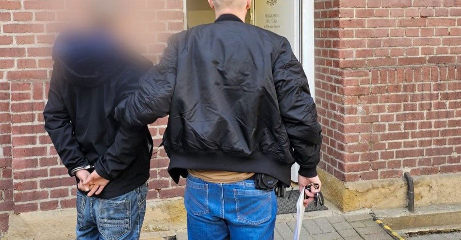 zdjęcie: Mężczyzna zatrzymany za znieważenie policjantów w Chełmsku Śląskim / fot. KPP w Kamiennej Górze