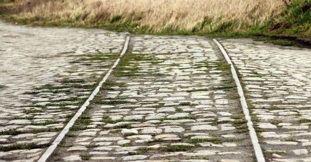Kolejne odkrycie na placu Defilad, to posadzka przedwojennej kamienicy