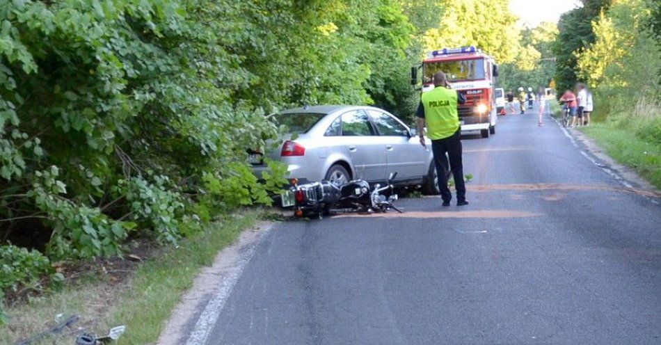 zdjęcie: Mundurowi zatrzymali nietrzeźwego kierowcę, który spowodował wypadek drogowy. / fot. KPP w Starogardzie Gdańskim