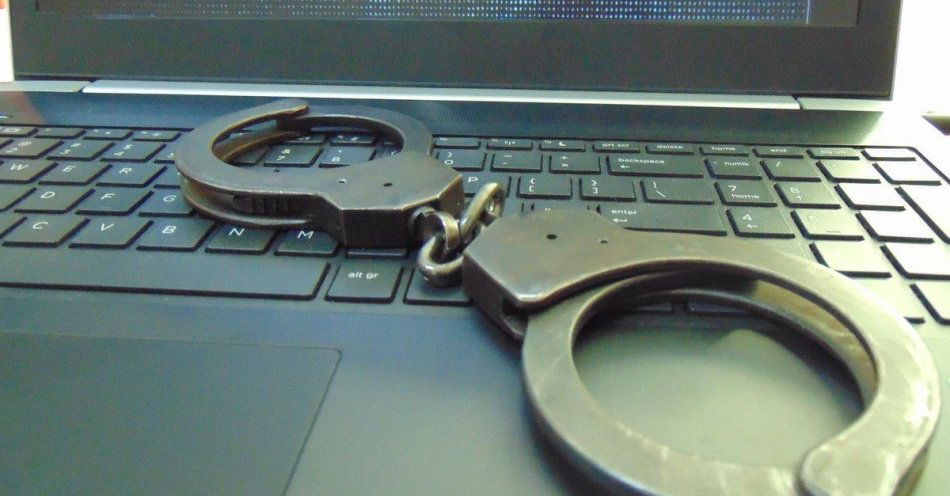 zdjęcie: Mieszkaniec Jawiszowic stracił 6000 zł na oszustwo inwestycyjne / fot. KMP w Oświęcimiu