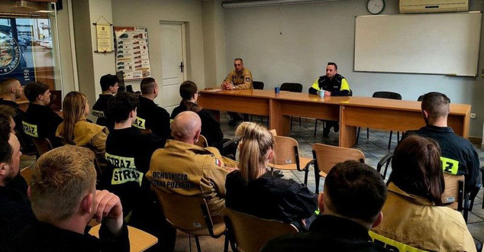 zdjęcie: Policja i OSP ćwiczyły zabezpieczenie miejsc wypadków / fot. KPP w Ząbkowicach Śląskich