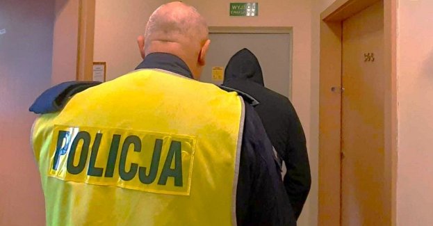 Policjanci zatrzymali 23-latka, który sprzedawał narkotyki osobom małoletnim.